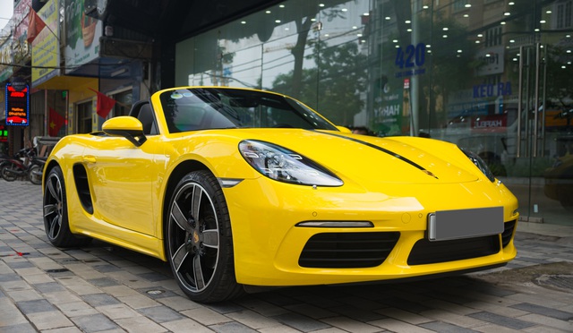 1 năm tuổi, Porsche 718 Boxster “lướt nhẹ” 7.000km được rao bán với giá hơn 5 tỷ đồng - Ảnh 3.