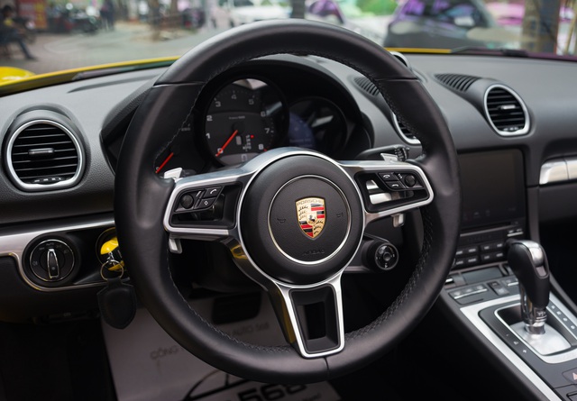 1 năm tuổi, Porsche 718 Boxster “lướt nhẹ” 7.000km được rao bán với giá hơn 5 tỷ đồng - Ảnh 23.