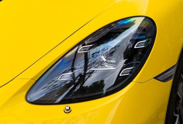 1 năm tuổi, Porsche 718 Boxster “lướt nhẹ” 7.000km được rao bán với giá hơn 5 tỷ đồng - Ảnh 7.