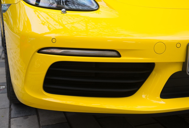 1 năm tuổi, Porsche 718 Boxster “lướt nhẹ” 7.000km được rao bán với giá hơn 5 tỷ đồng - Ảnh 8.