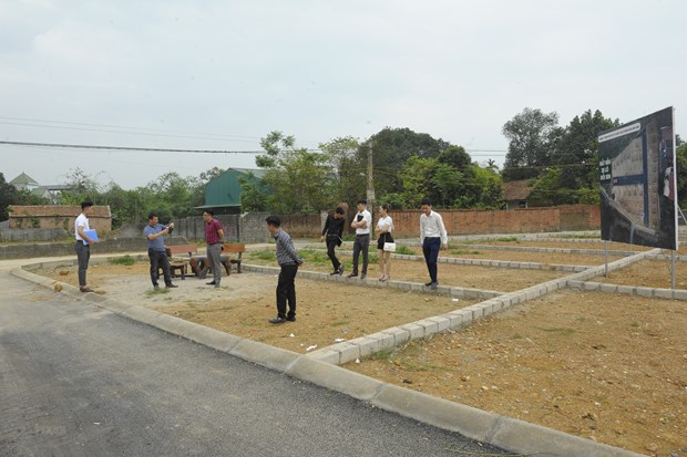 Tạo khan hiếm giả, tạo "sốt ảo", đánh vào "lòng tham" là những chiêu trò các môi giới đã đưa ra để dụ dỗ khách hàng mua dự án ma. (Ảnh minh họa - Ảnh: TTXVN)