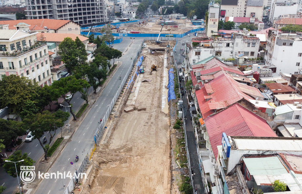 Người dân tại “đất vàng” TP.HCM vui mừng khi rào chắn công trình Metro sắp được tháo dỡ sau 8 năm - Ảnh 1. Người dân tại “đất vàng” TP.HCM vui mừng khi rào chắn công trình Metro sắp được tháo dỡ sau 8 năm - Ảnh 1.