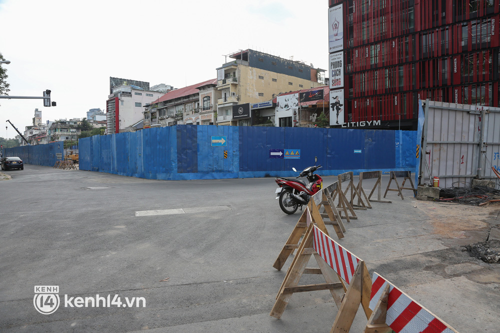 Người dân tại “đất vàng” TP.HCM vui mừng khi rào chắn công trình Metro sắp được tháo dỡ sau 8 năm - Ảnh 17. Người dân tại “đất vàng” TP.HCM vui mừng khi rào chắn công trình Metro sắp được tháo dỡ sau 8 năm - Ảnh 17.
