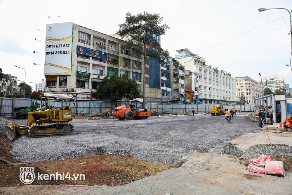 Người dân tại “đất vàng” TP.HCM vui mừng khi rào chắn công trình Metro sắp được tháo dỡ sau 8 năm - Ảnh 18. Người dân tại “đất vàng” TP.HCM vui mừng khi rào chắn công trình Metro sắp được tháo dỡ sau 8 năm - Ảnh 18.