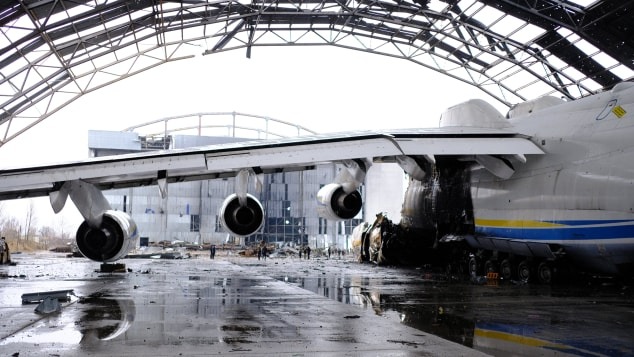 Cận cảnh chiếc máy bay lớn nhất thế giới hóa đống sắt vụn vì xung đột Ukraine - Ảnh 2.
