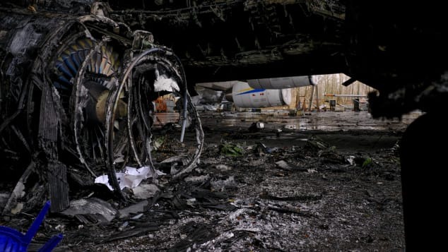 Cận cảnh chiếc máy bay lớn nhất thế giới hóa đống sắt vụn vì xung đột Ukraine - Ảnh 7.