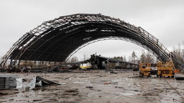 Cận cảnh chiếc máy bay lớn nhất thế giới hóa đống sắt vụn vì xung đột Ukraine - Ảnh 8.