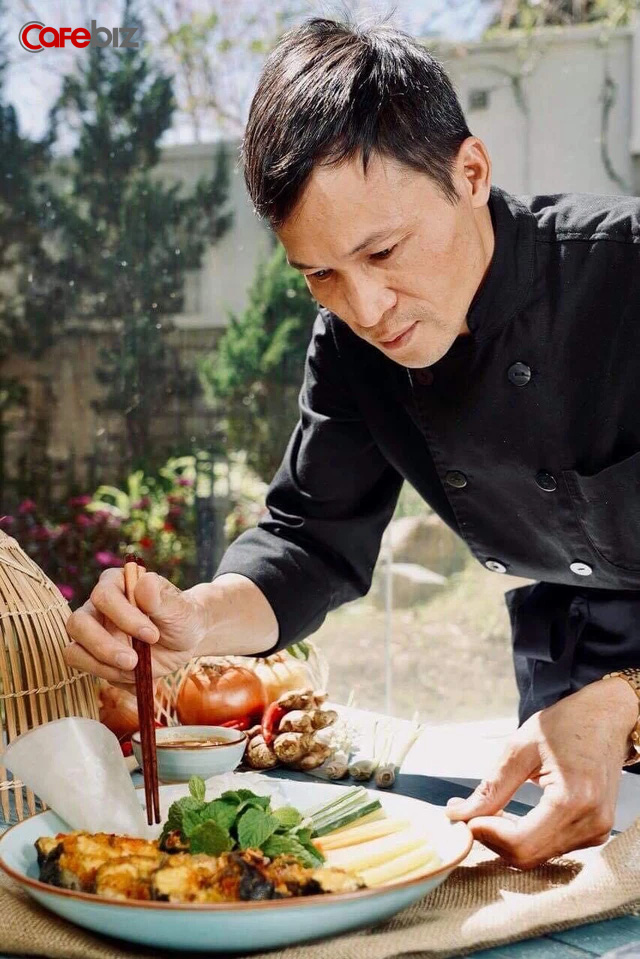 ‘Ảo thuật gia’ của bếp tiết lộ góc khuất nghề: Từ chân nhặt rau kiếm từng 500 đồng lẻ trở thành bếp trưởng xây dựng nên công thức của chuỗi nhà hàng lớn Việt Nam - Ảnh 1.