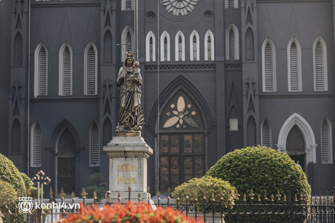 Toàn cảnh Nhà Thờ Lớn - biểu tượng check-in của Hà Nội sau khi thay áo mới, giới trẻ bắt đầu rủ nhau đến chụp ảnh tưng bừng - Ảnh 3.