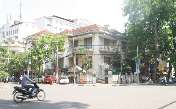 Những ngôi biệt thự, tòa nhà kiến trúc cổ bị xóa sổ xây cao ốc ở Hà Nội gây xôn xao - Ảnh 4.