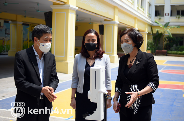  Ảnh: Trường Tiểu học ở Hà Nội gấp rút chuẩn bị đón học sinh sau gần 1 năm đóng cửa - Ảnh 9.