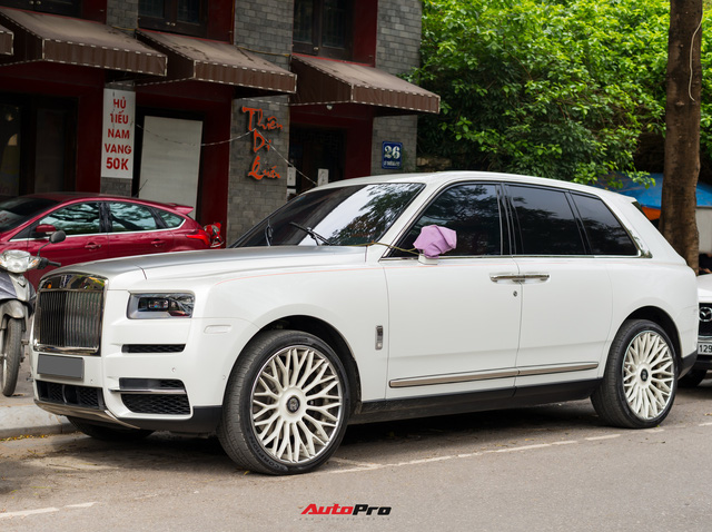 Mô hình xe Rolls Royce Cullinan độ Mansory đánh lái được tỉ lệ 120 XL   Cửa Hàng Mô Hình Autono1vn