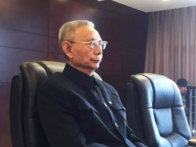 Ông cụ HUYỀN THOẠI nhất Trung Quốc: 18 năm ngồi tù, 53 tuổi khởi nghiệp, 72 tuổi là tỷ phú giàu nhất một vùng, đến 82 tuổi lại ngậm ngùi nhìn đế chế sụp đổ - Ảnh 4.