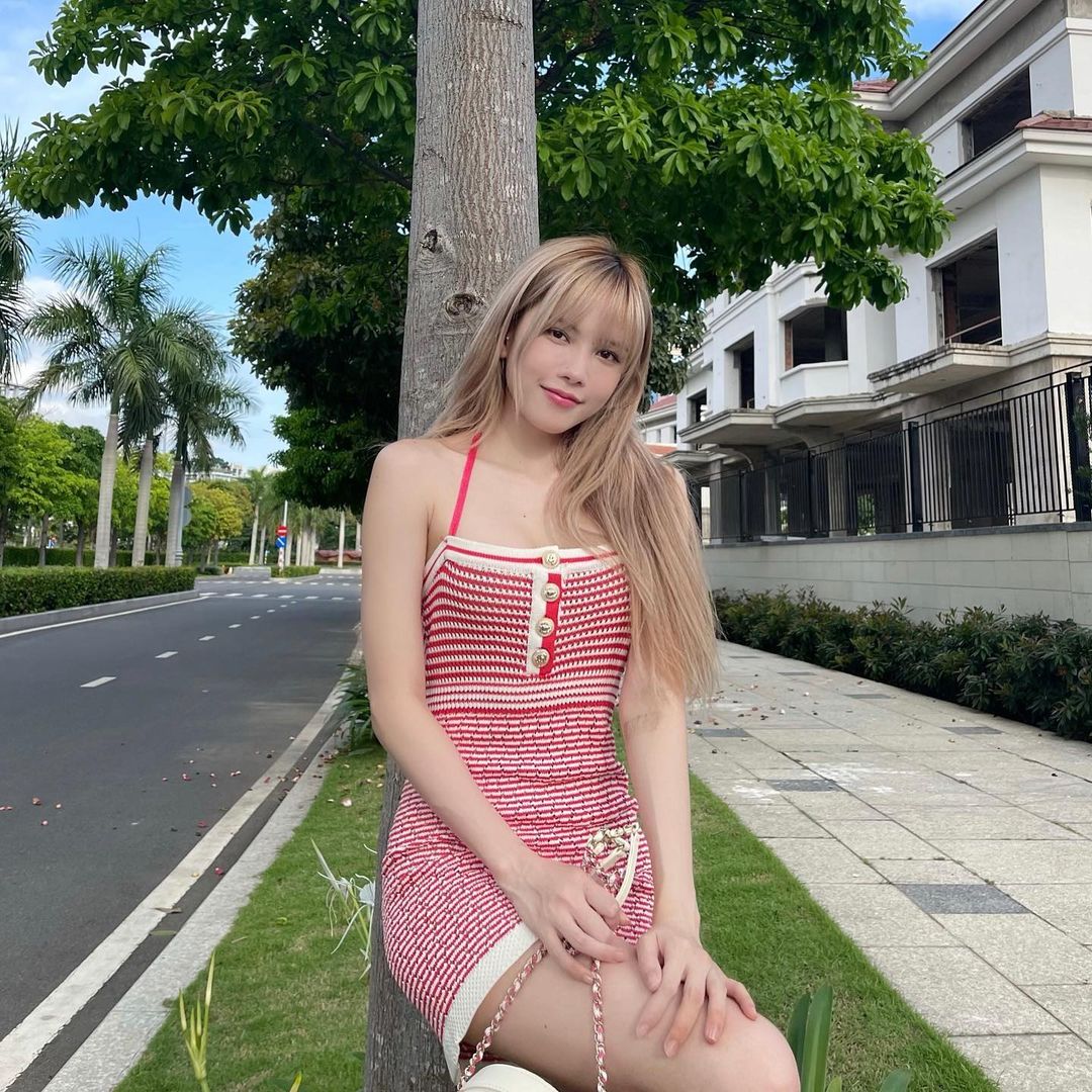 Tình tin đồn suốt 8 năm của chủ tịch Sơn Tùng M-TP: Nhan sắc, tài năng nhưng mãi chưa vụt sáng, cứ xách hàng hiệu là bị nghi fake, vừa nhá hàng MV mới đã bị gọi tên cùng người cũ - Ảnh 5. Tình tin đồn suốt 8 năm của chủ tịch Sơn Tùng M-TP: Nhan sắc, tài năng nhưng mãi chưa vụt sáng, cứ xách hàng hiệu là bị nghi fake, vừa nhá hàng MV mới đã bị gọi tên cùng người cũ - Ảnh 5.