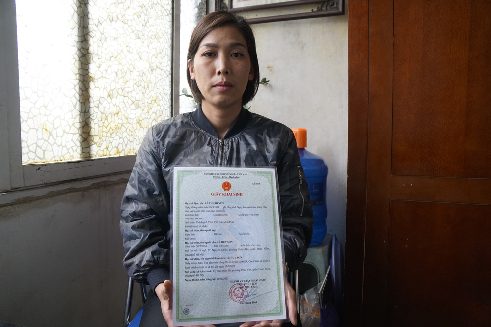 Nước mắt của người phụ nữ ở Hà Nội 37 năm mới được khai sinh - Ảnh 4. Nước mắt của người phụ nữ ở Hà Nội 37 năm mới được khai sinh - Ảnh 4.