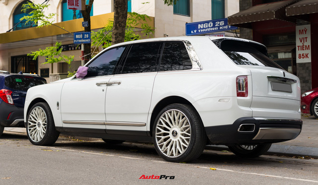 Đại gia Hà Nội chi hàng trăm triệu để độ mâm cho Rolls-Royce Cullinan giá hơn 40 tỷ đồng - Ảnh 9.