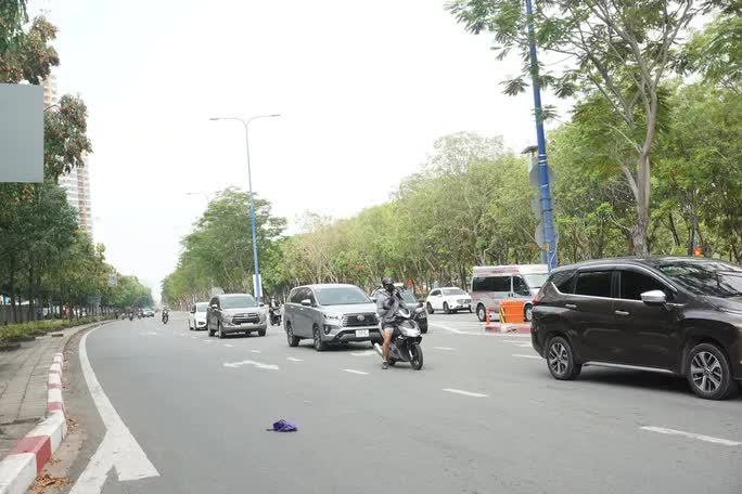 TP HCM: Kẹt xe tại bến xe, tuyến đường cửa ngõ ngày đầu nghỉ Lễ Giỗ Tổ Hùng Vương - Ảnh 1. TP HCM: Kẹt xe tại bến xe, tuyến đường cửa ngõ ngày đầu nghỉ Lễ Giỗ Tổ Hùng Vương - Ảnh 1.