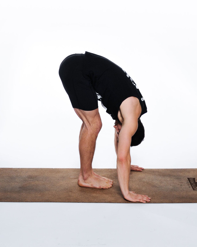 5 động tác Yoga trước khi ngủ giúp đàn ông bền bỉ, kéo dài tuổi thọ, thể lực sung mãn  - Ảnh 3.