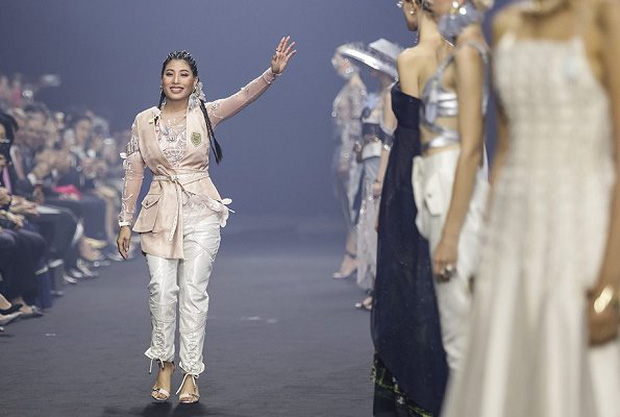  Nàng Công chúa Thái Lan 9 tuổi mới được công nhận danh phận: Nhan sắc “rất lạ” mà gu thời trang thì đỉnh cấp, ai dám chê phải ngồi tù - Ảnh 9.
