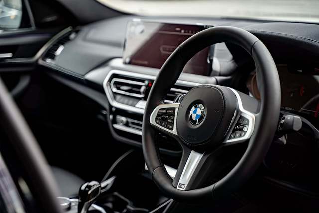 BMW X4 2022 ra mắt Việt Nam tuần này lộ giá 3,279 tỷ đồng: Nhiều nâng cấp khủng, giới hạn 15 xe, đắt hơn 200 triệu so với Mercedes GLC Coupe - Ảnh 4.