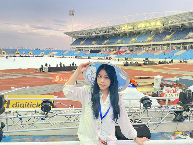  Tình nguyện viên tham gia Lễ khai mạc SEA Games 31: Đội mưa luyện tập, có ngày di chuyển 30km đi về, mệt nhưng tự hào! - Ảnh 9.