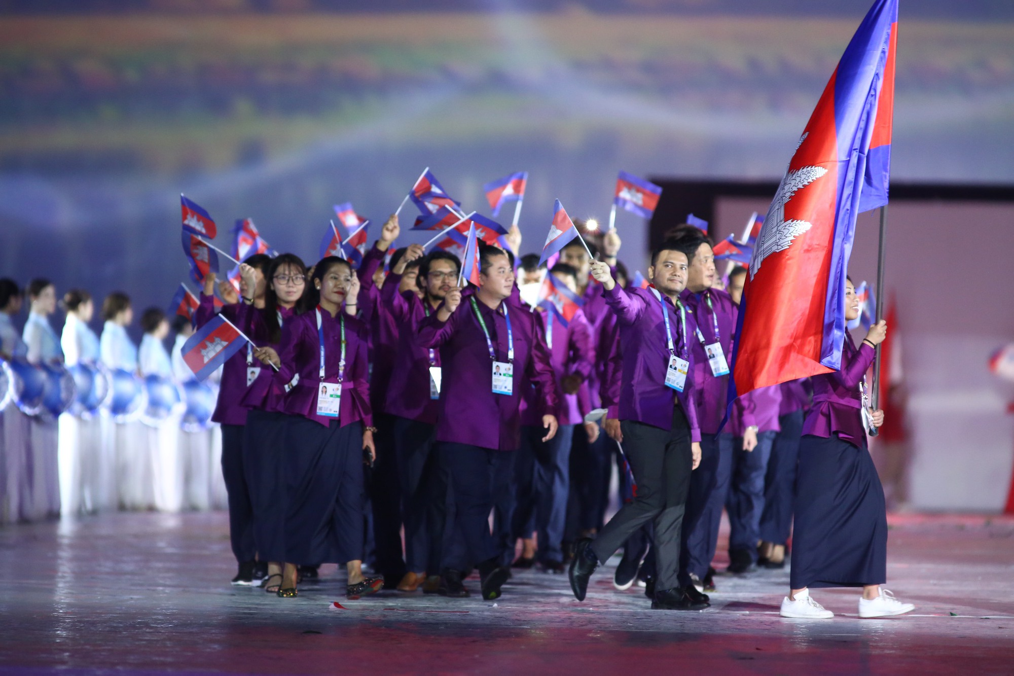 Những khoảnh khắc ấn tượng nhất lễ khai mạc SEA Games 31: Pháo hoa thắp sáng chảo lửa Mỹ Đình, những nụ cười tươi ánh lên niềm tự hào dân tộc đã lâu rồi mới thấy! - Ảnh 12.