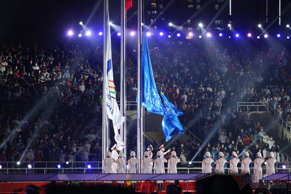 Những khoảnh khắc ấn tượng nhất lễ khai mạc SEA Games 31: Pháo hoa thắp sáng chảo lửa Mỹ Đình, những nụ cười tươi ánh lên niềm tự hào dân tộc đã lâu rồi mới thấy! - Ảnh 6.