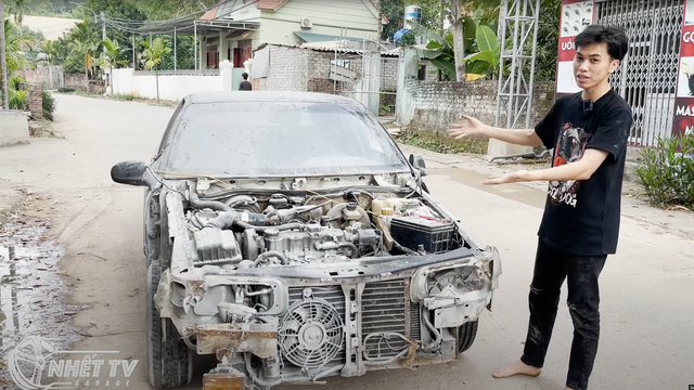 Nhóm bạn trẻ Quảng Ninh hồi sinh chiếc ô tô nát 30 năm tuổi, chế thành siêu phẩm Pagani Huayra giống xe Minh Nhựa - Ảnh 1.