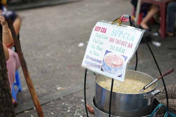 Gánh súp cua gần 30 năm giữa lòng Sài Gòn được mệnh danh là món súp đáng thử nhất - Ảnh 2.