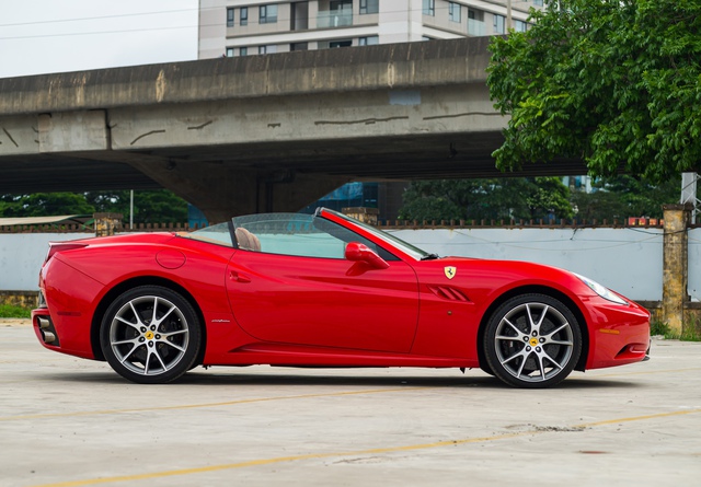 Một trong 4 chiếc Ferrari California hiếm hoi tại Việt Nam được rao bán với giá hơn 10 tỷ đồng - Ảnh 13.