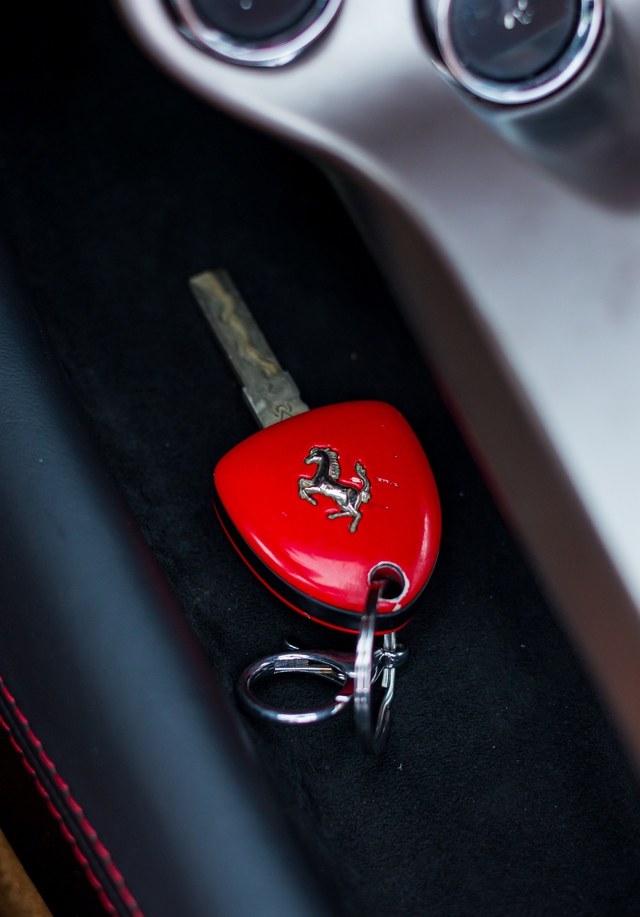Một trong 4 chiếc Ferrari California hiếm hoi tại Việt Nam được rao bán với giá hơn 10 tỷ đồng - Ảnh 24.