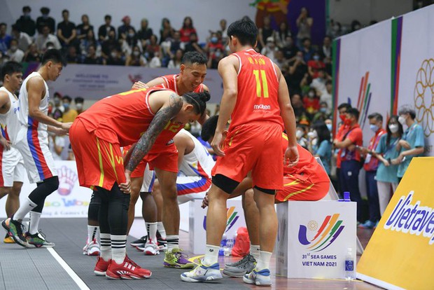 Tiếp bước đồng nghiệp nữ, đội tuyển bóng rổ nam Việt Nam giành chiến thắng lịch sử trước Philippines - Ảnh 7.