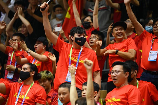 Tiếp bước đồng nghiệp nữ, đội tuyển bóng rổ nam Việt Nam giành chiến thắng lịch sử trước Philippines - Ảnh 9.