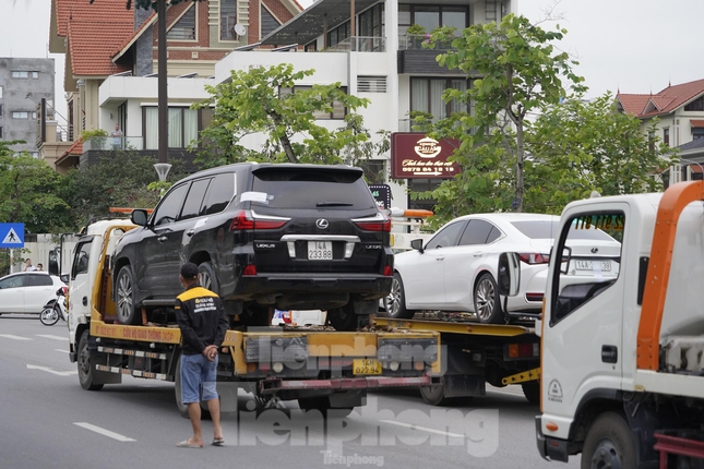  Cận cảnh dàn xe sang bị niêm phong của cựu Chủ tịch Hạ Long  - Ảnh 5.