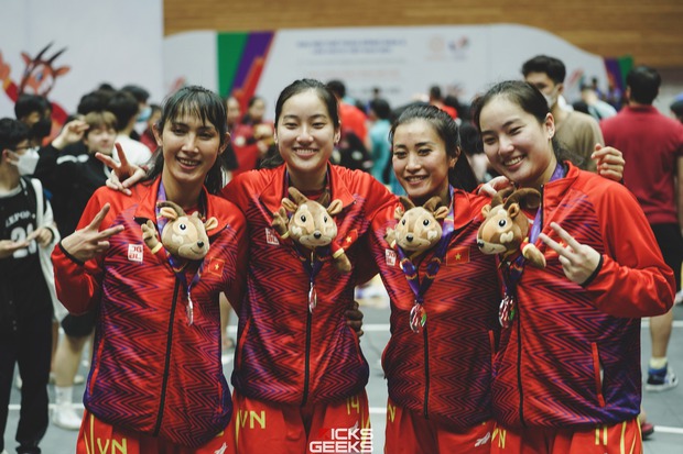 Cặp chị em sinh đôi tại SEA Games 31: Hiện tượng bóng rổ từ Mỹ về Việt Nam thi đấu, sở hữu loạt khoảnh khắc dễ thương - Ảnh 10.