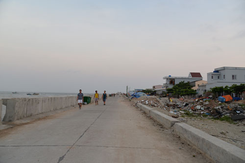 Quay cuồng với đất ven biển, miền núi - Ảnh 1.