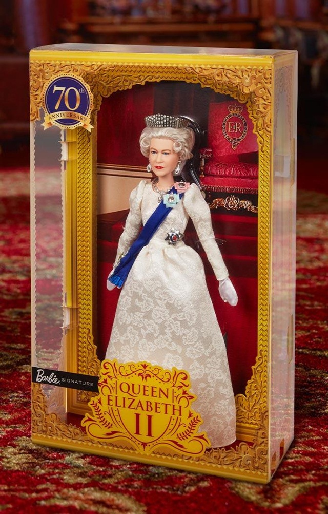 Búp bê Barbie Nữ hoàng Anh mừng đại lễ Bạch Kim: Cháy hàng sau 3 giây chào bán, giá 30 triệu đồng vẫn tranh nhau mua - Ảnh 1.