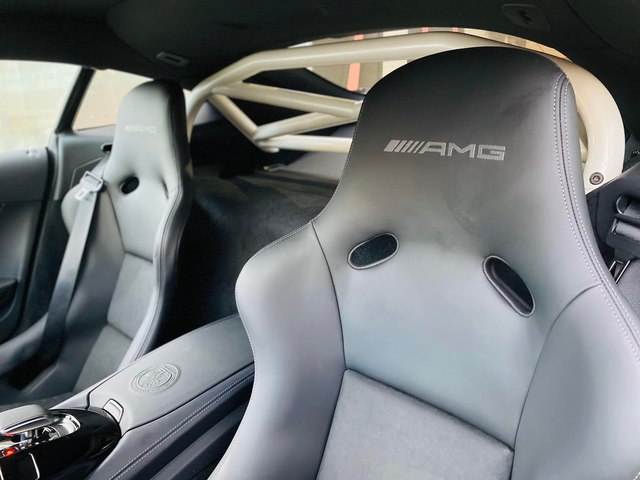 越南唯一一輛白色梅賽德斯-AMG GT R Pro 的特寫，就像 Minh Plastic 用來打開的那輛 - 照片 8。