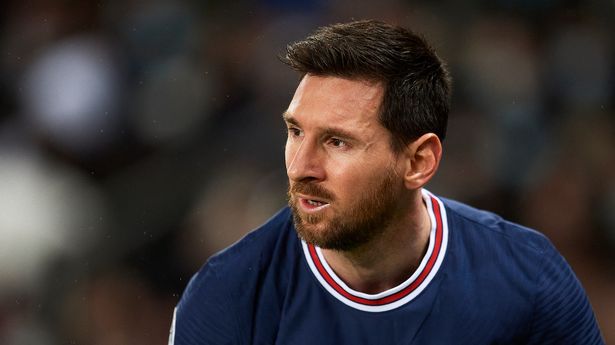 Lionel Messi đứng đầu trong danh sách top 10 cầu thủ lương cao nhất thế giới.