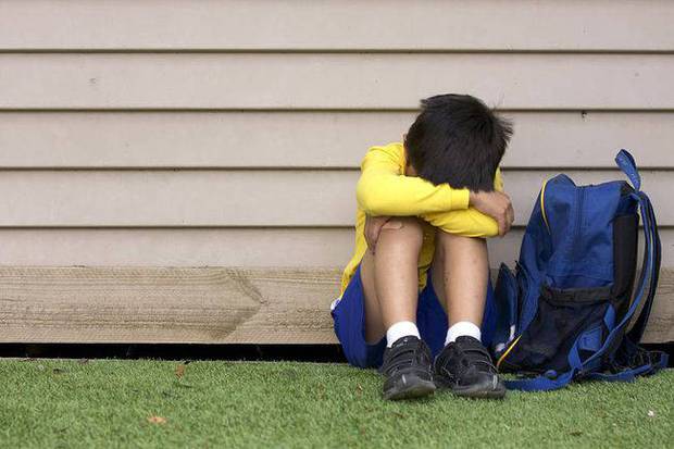Trẻ thiếu thốn tình cảm thường có 3 BIỂU HIỆN này, cha mẹ đặc biệt lưu ý: Xử lý càng sớm càng tốt, chớ để lâu dài gây hậu quả - Ảnh 2.