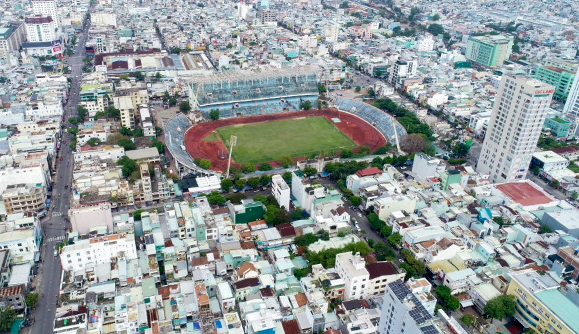  Cảnh hoang tàn, đổ nát ở nơi từng là chảo lửa miền Trung - biểu tượng bóng đá Đà Nẵng - Ảnh 1.