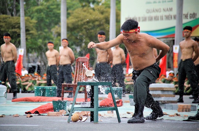  Ảnh: Mãn nhãn màn thi tài võ thuật mình đồng da sắt của các chiến sỹ công an miền Trung - Ảnh 19.
