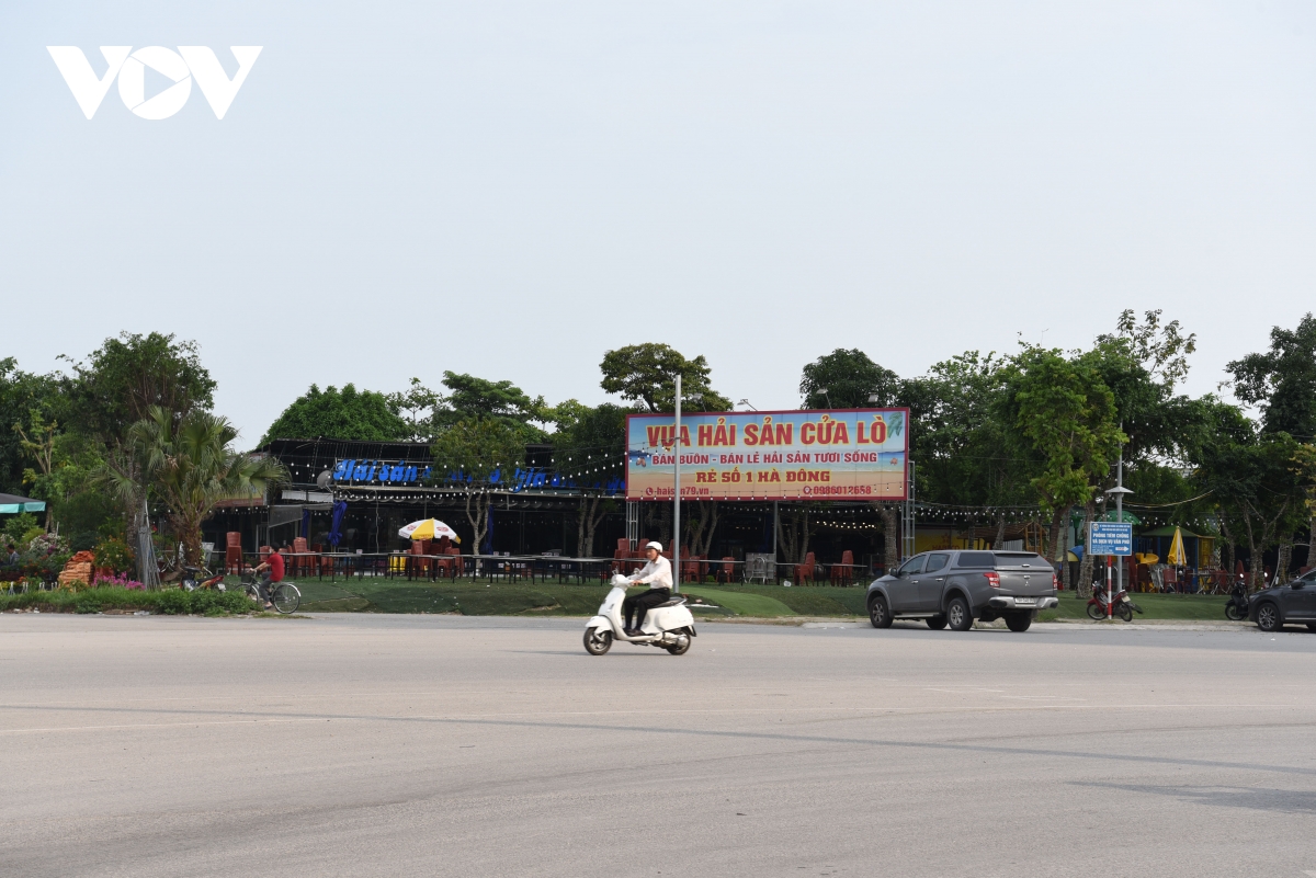 Công viên thể thao cây xanh Hà Đông bỏ hoang, nhà hàng, kho xưởng mọc lên như nấm - Ảnh 3.