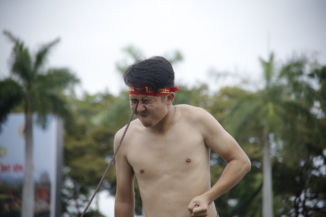  Ảnh: Mãn nhãn màn thi tài võ thuật mình đồng da sắt của các chiến sỹ công an miền Trung - Ảnh 6.