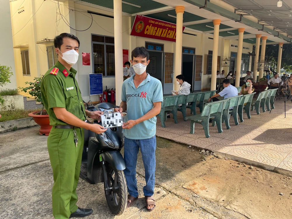  Người đàn ông bấm được biển ngũ quý 666.66 ở trụ sở công an xã - Ảnh 2.