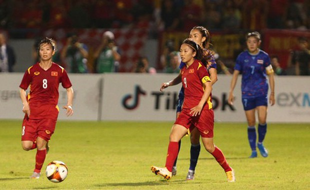 Chân dung Huỳnh Như - đội trưởng ghi bàn thắng duy nhất đem về HCV cho tuyển nữ Việt Nam: Trên sân đá bóng, về nhà bán dừa - Ảnh 2.