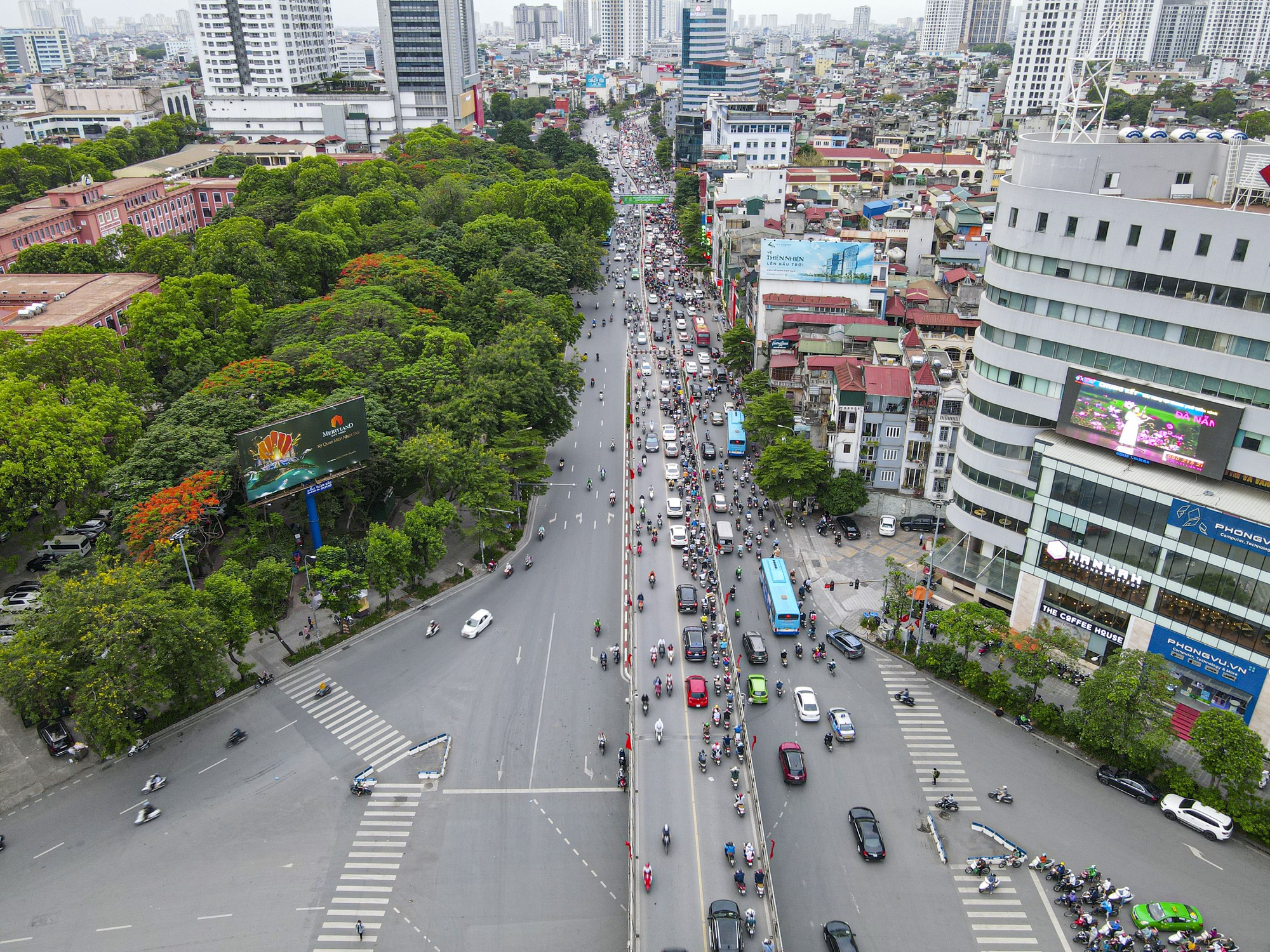 Hà Nội: Một thập kỷ hoàn thành 12 cây cầu vượt nhẹ trị giá hơn 3.000 tỷ đồng - Ảnh 13. Hà Nội: Một thập kỷ hoàn thành 12 cây cầu vượt nhẹ trị giá hơn 3.000 tỷ đồng - Ảnh 13.