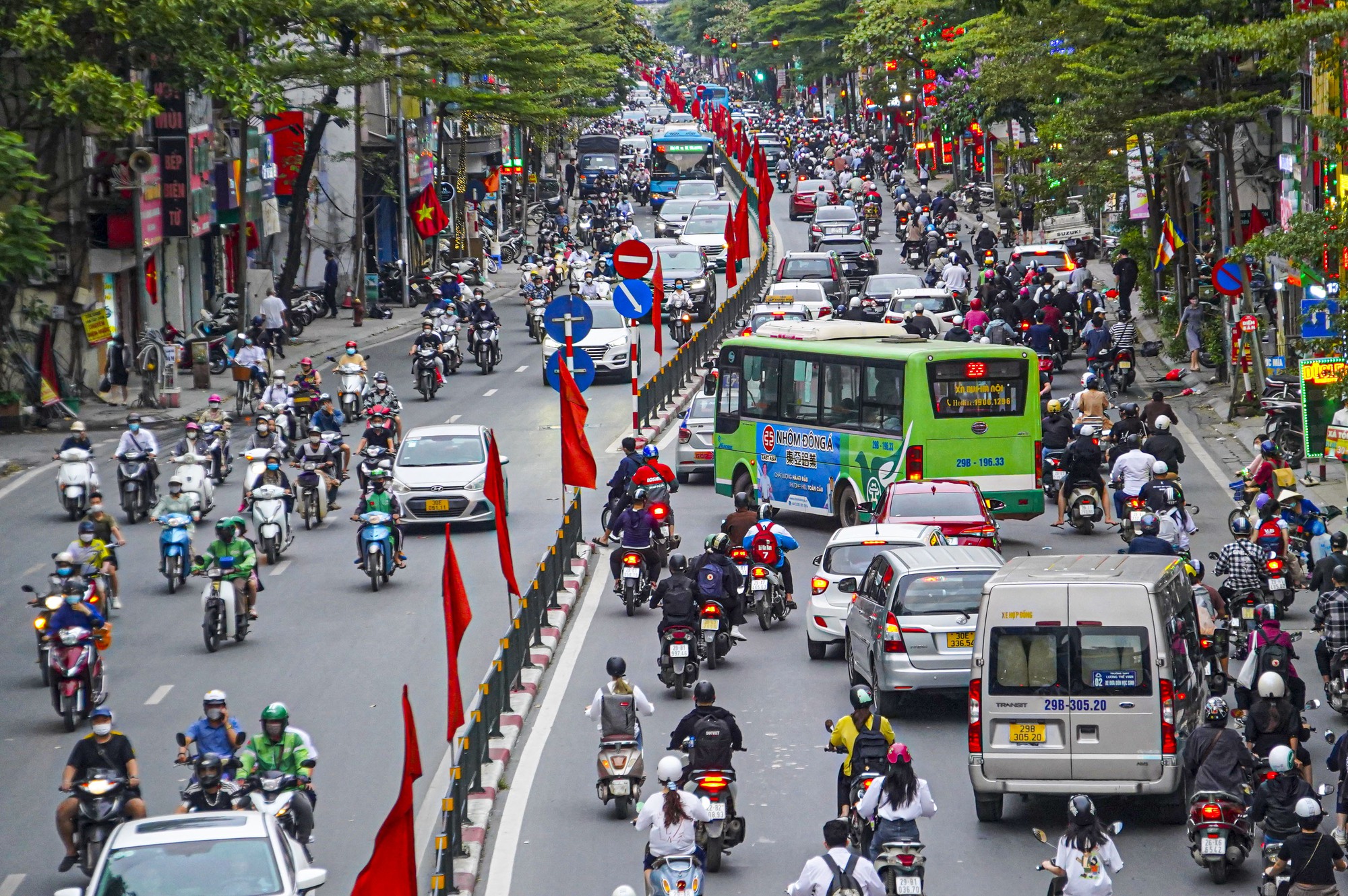 Hà Nội: Một thập kỷ hoàn thành 12 cây cầu vượt nhẹ trị giá hơn 3.000 tỷ đồng - Ảnh 6. Hà Nội: Một thập kỷ hoàn thành 12 cây cầu vượt nhẹ trị giá hơn 3.000 tỷ đồng - Ảnh 6.