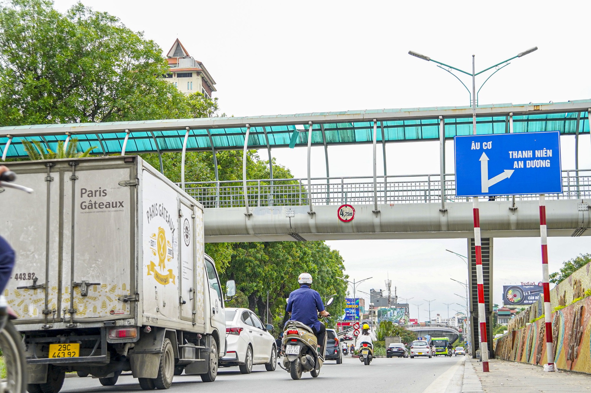 Hà Nội: Một thập kỷ hoàn thành 12 cây cầu vượt nhẹ trị giá hơn 3.000 tỷ đồng - Ảnh 10. Hà Nội: Một thập kỷ hoàn thành 12 cây cầu vượt nhẹ trị giá hơn 3.000 tỷ đồng - Ảnh 10.