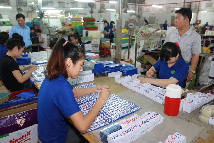 Ồ ạt rút BHXH một lần: Chờ đủ tuổi hưu thì người lao động sống bằng gì? - Ảnh 1. Ồ ạt rút BHXH một lần: Chờ đủ tuổi hưu thì người lao động sống bằng gì? - Ảnh 1.